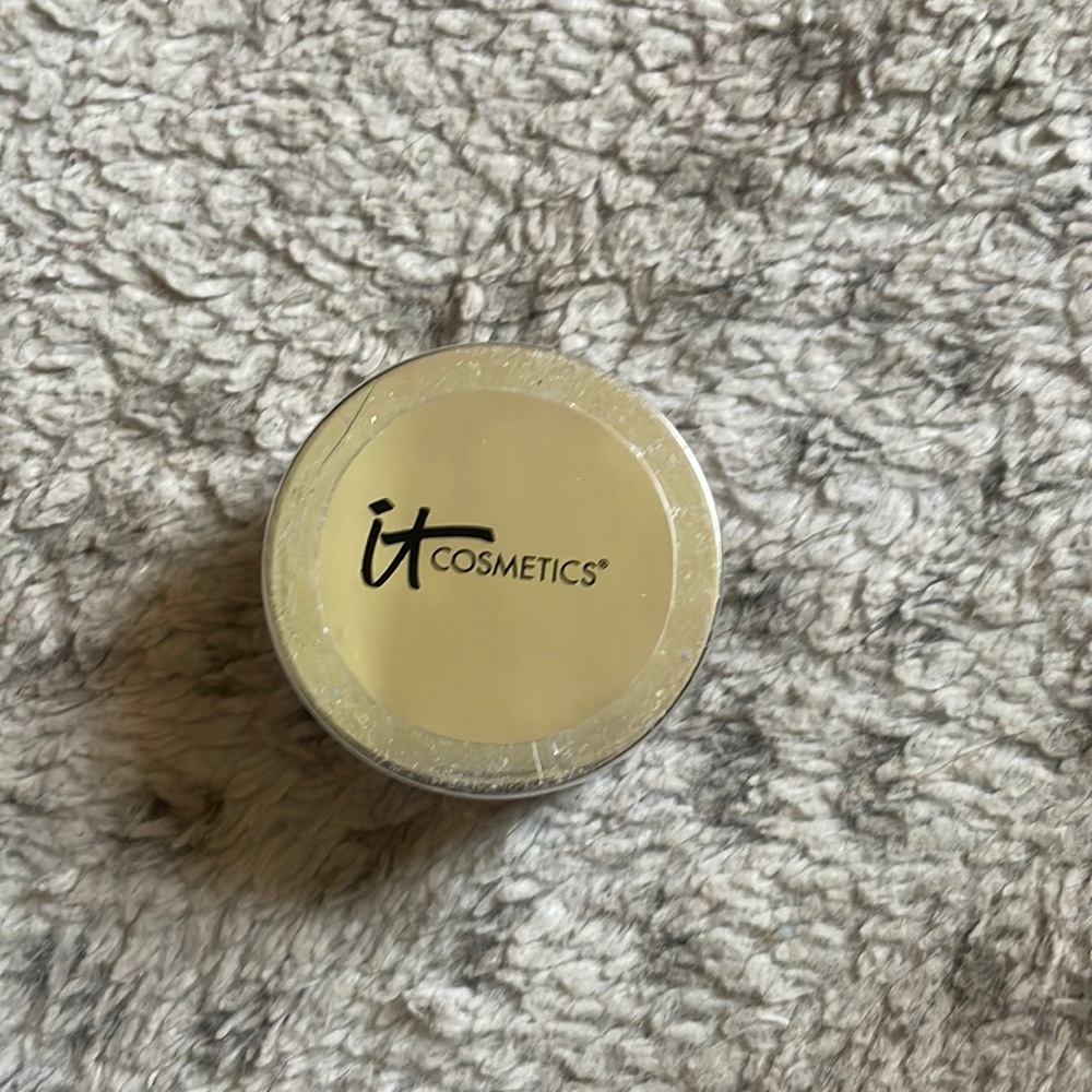 NWOT it cosmetics bye by pores